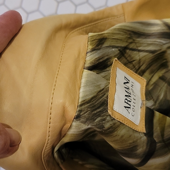 Armani Collezioni XL Leather - Picture 13 of 15